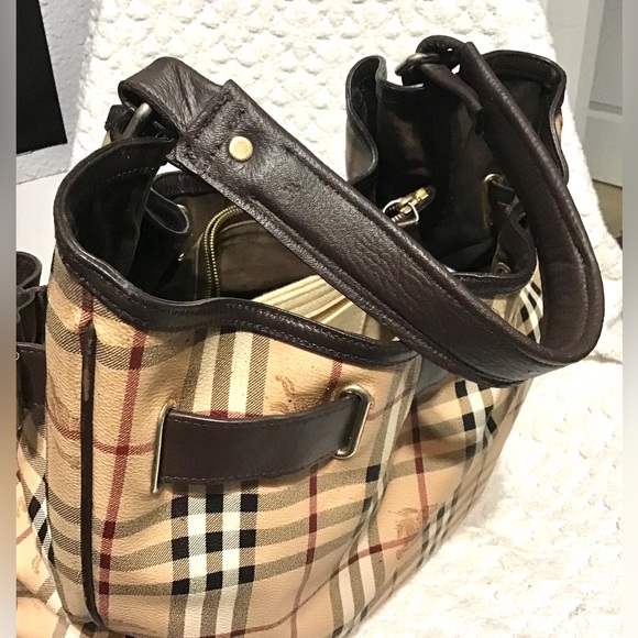 Burberry Bags - Picture 9 of 16
